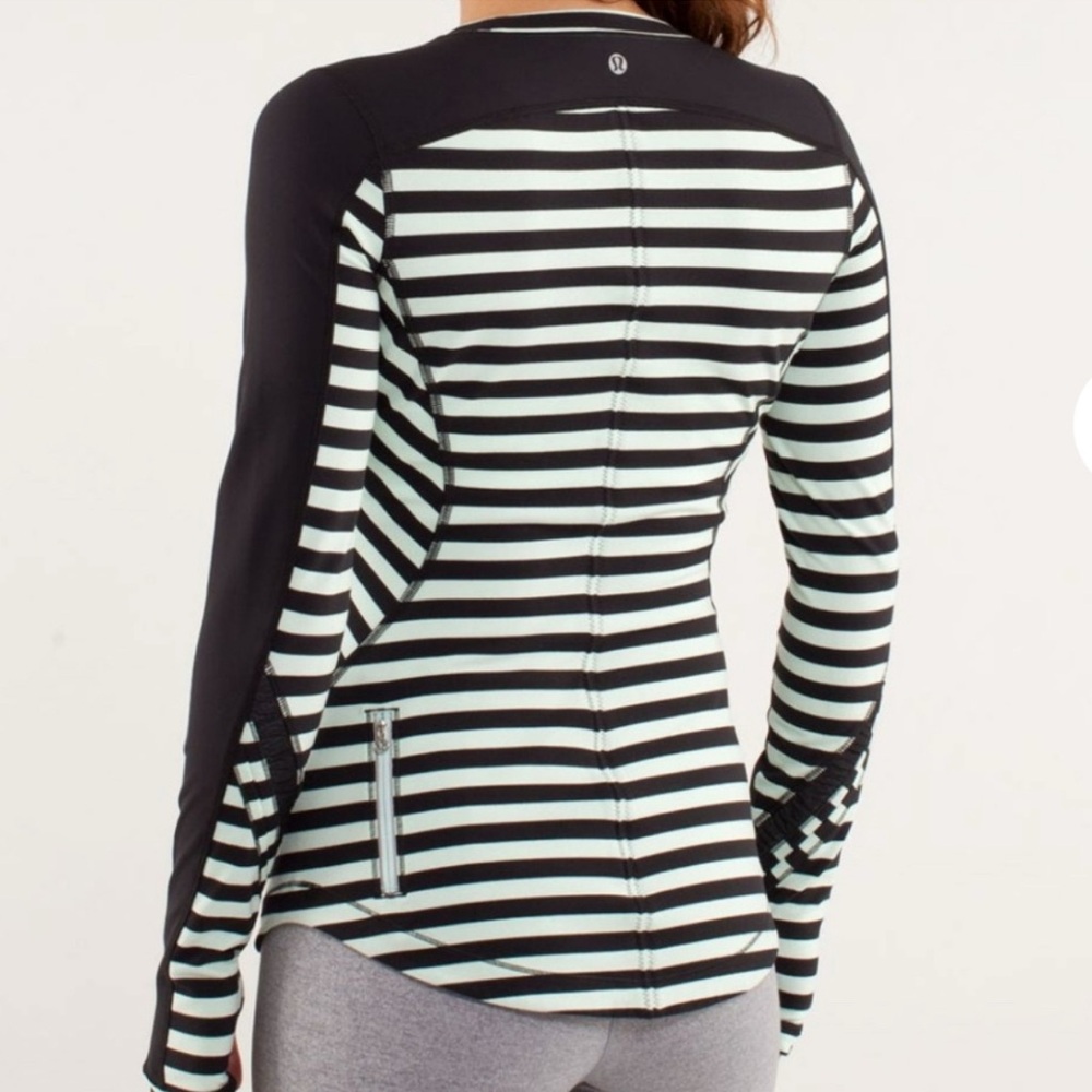 EUC Lululemon Run: Reflect Long Sleeve Sea
Stripe Mint Moment Black Sz 12